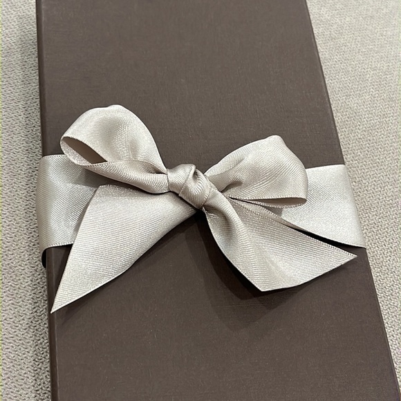 AUTHENTIC LOUIS VUITTON TIE OR SCARF GIFT BOX/ ORIGINAL TISSUE PAPER - Picture 7 of 7